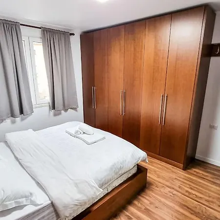 Center 2br تيرانا
