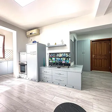 Center 2br *