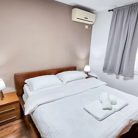 Lägenhet Center 2br Tirana